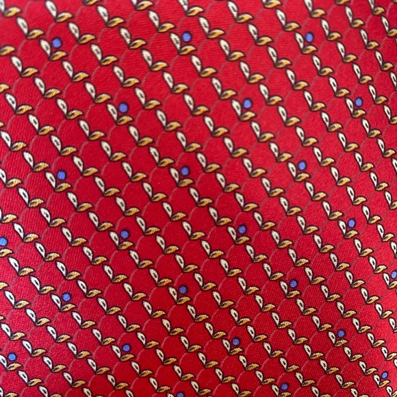 Tie rack ‘Beaufort’ red with gold leaves and blue dots - Picture 5 of 5